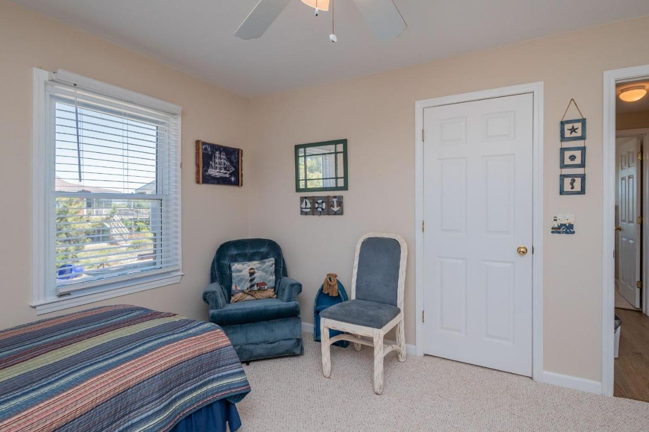 Katie Lou'S Place By Oak Island Accommodations Caswell Beach Exterior photo
