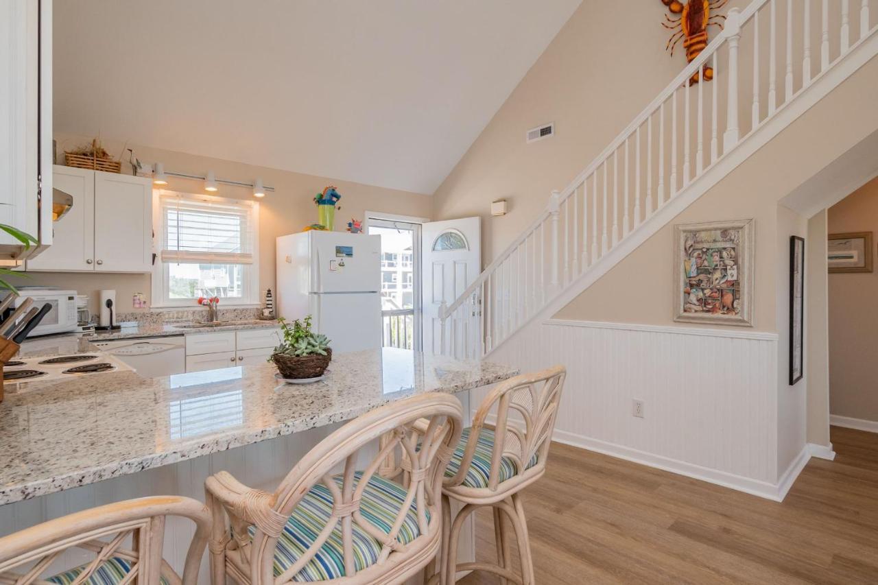 Katie Lou'S Place By Oak Island Accommodations Caswell Beach Exterior photo