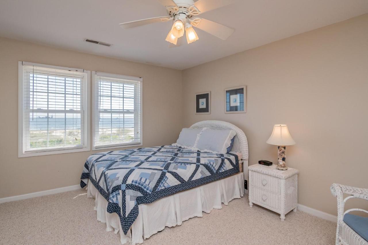 Katie Lou'S Place By Oak Island Accommodations Caswell Beach Exterior photo