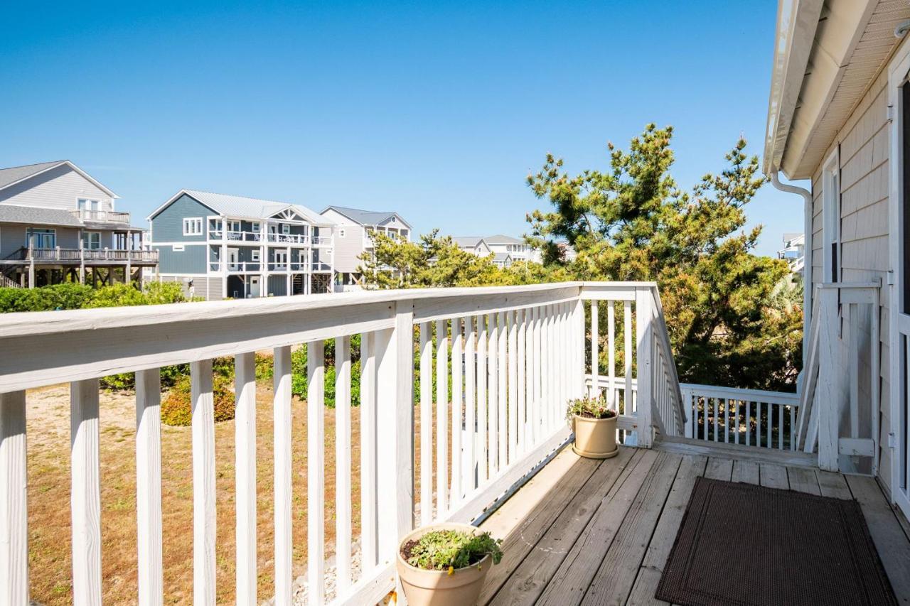 Katie Lou'S Place By Oak Island Accommodations Caswell Beach Exterior photo