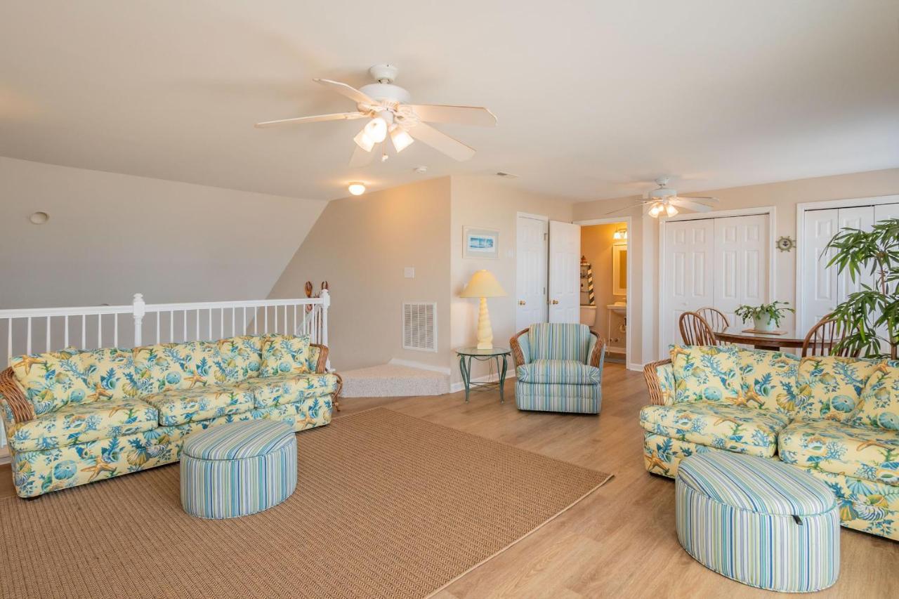 Katie Lou'S Place By Oak Island Accommodations Caswell Beach Exterior photo