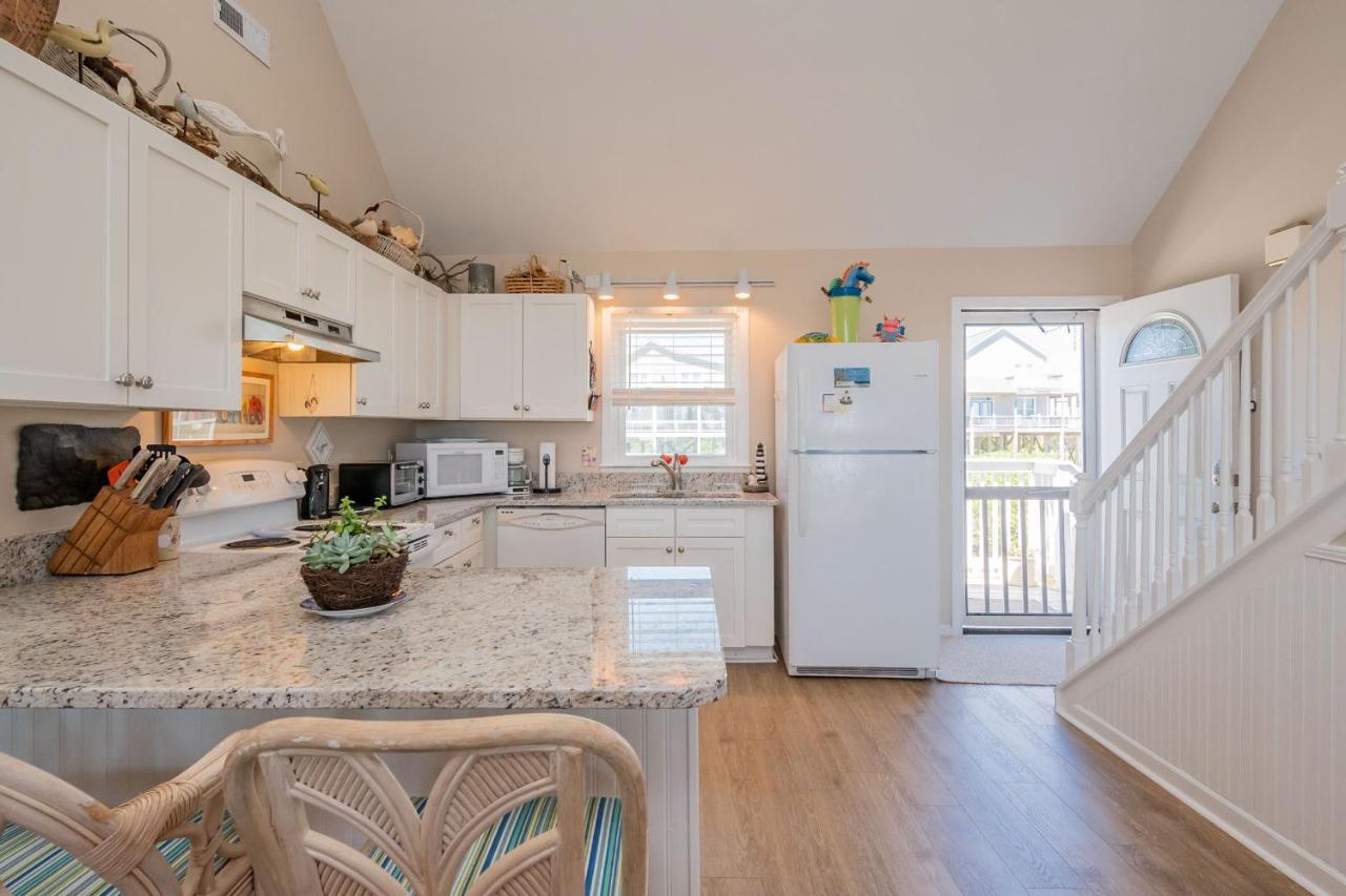 Katie Lou'S Place By Oak Island Accommodations Caswell Beach Exterior photo