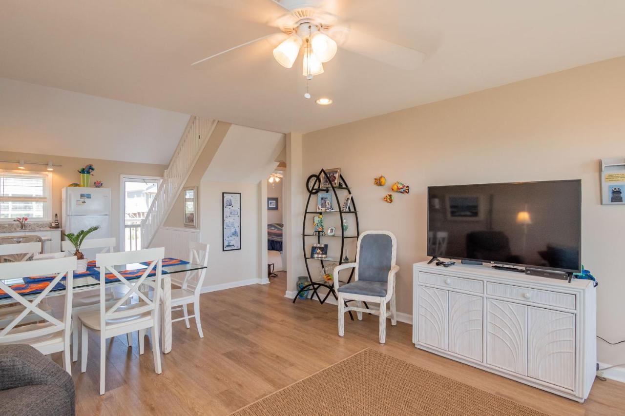 Katie Lou'S Place By Oak Island Accommodations Caswell Beach Exterior photo