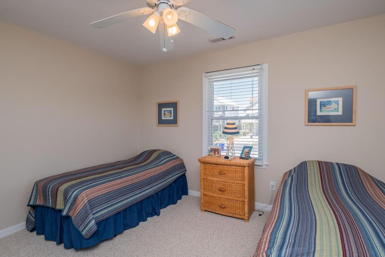 Katie Lou'S Place By Oak Island Accommodations Caswell Beach Exterior photo
