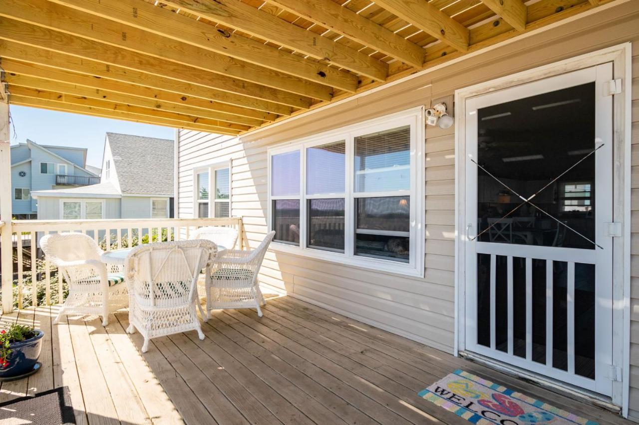Katie Lou'S Place By Oak Island Accommodations Caswell Beach Exterior photo