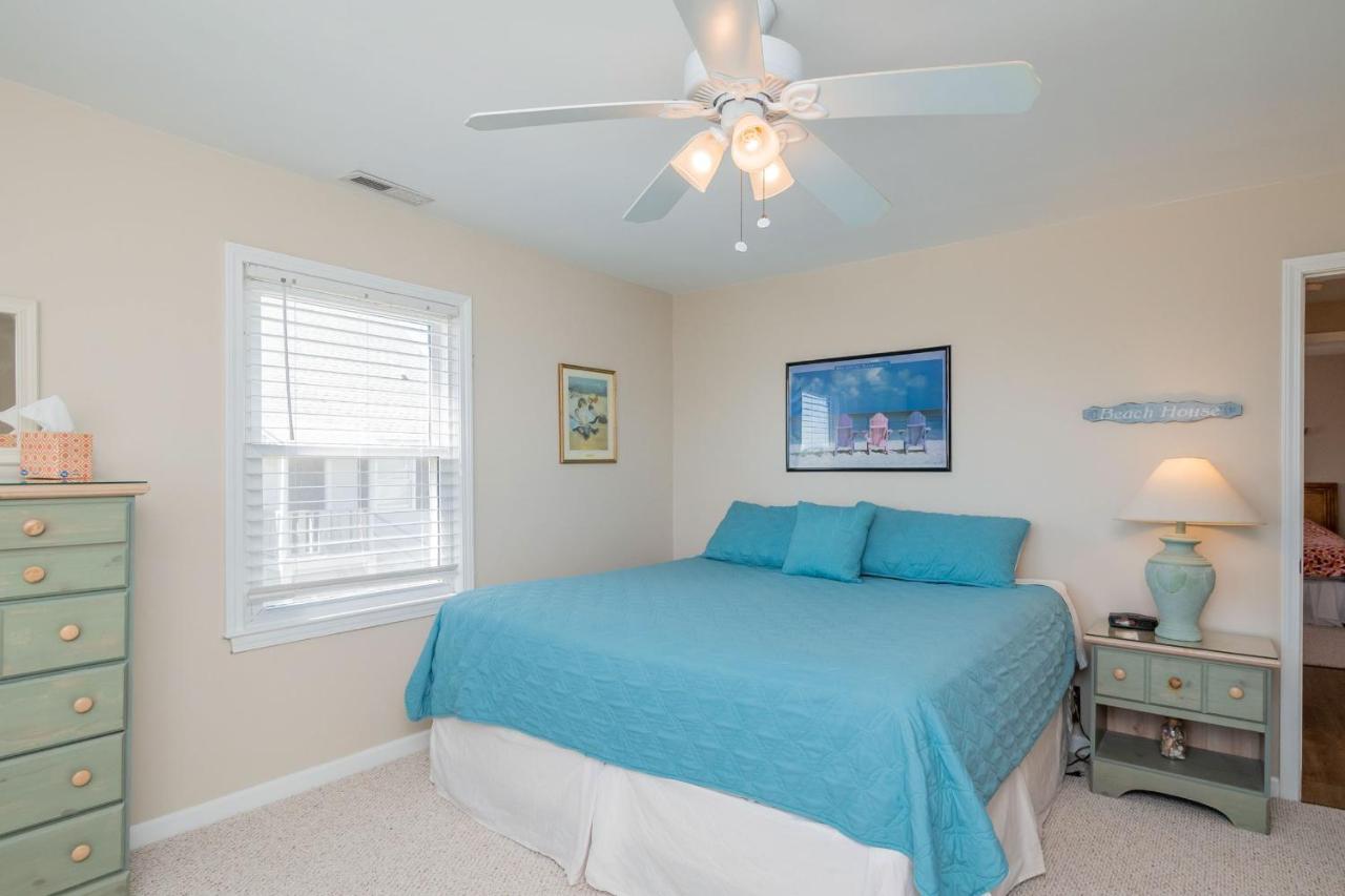 Katie Lou'S Place By Oak Island Accommodations Caswell Beach Exterior photo